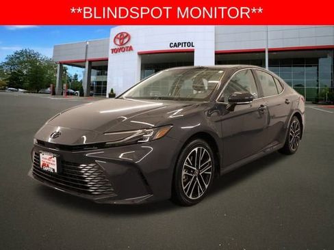 Used 2025 Toyota Camry XLE image 8
