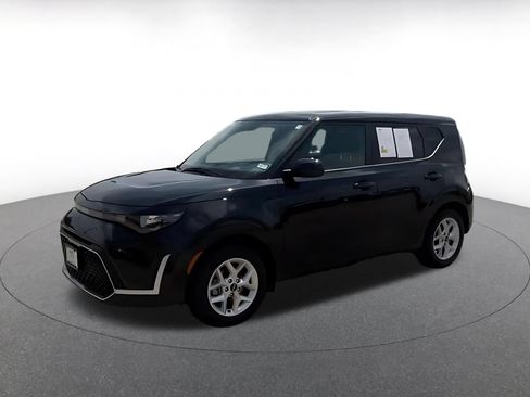 Used 2025 Kia Soul LX w/ LX Technology Package FWD image 8