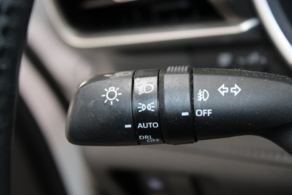 Used 2020 Toyota Highlander XLE FWD image 24
