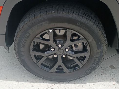 Used 2025 Jeep Grand Cherokee L Altitude RWD image 27