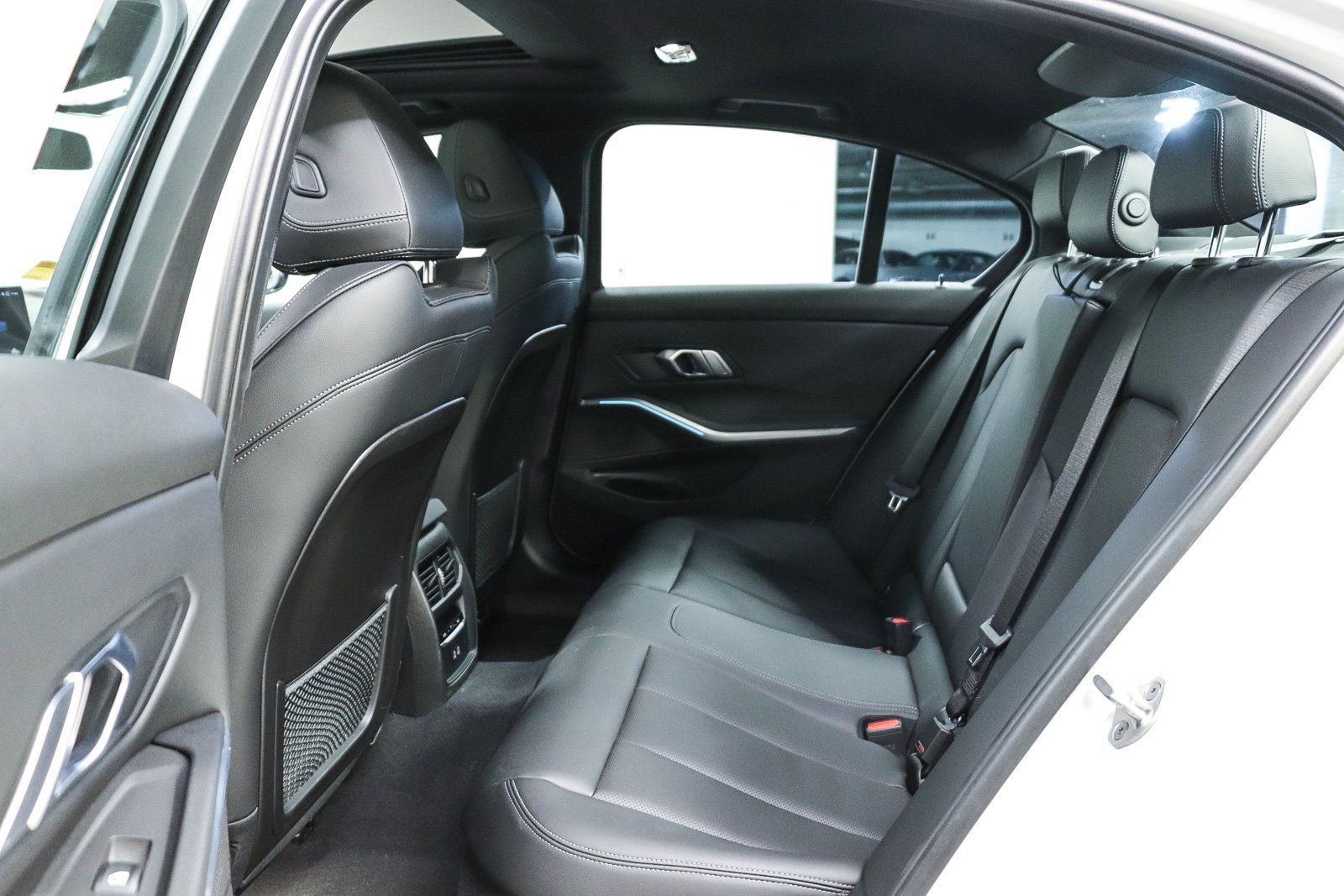 Certified 2023 BMW 330i Sedan w/ Premium Package RWD image 18
