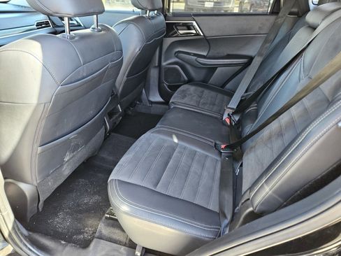 Used 2024 Mitsubishi Outlander SE image 17