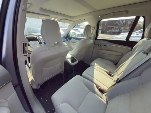 Certified 2024 Volvo XC90 B5 Core w/ Climate Package image 29