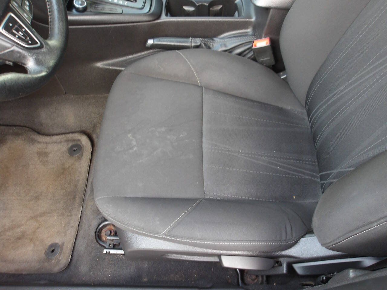 Used 2015 Ford Focus SE w/ SE Sport Package FWD image 21