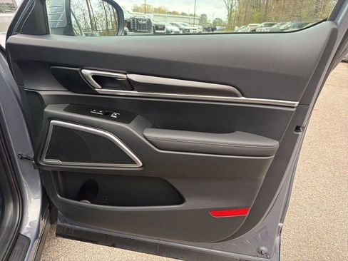 Certified 2025 Kia Telluride S FWD image 32