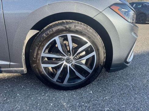 Used 2025 Volkswagen Jetta SE image 30