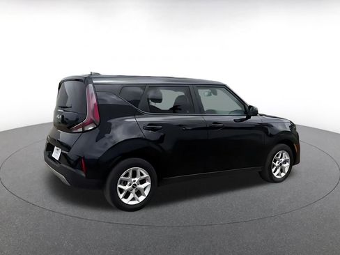 Used 2025 Kia Soul LX w/ LX Technology Package FWD image 15