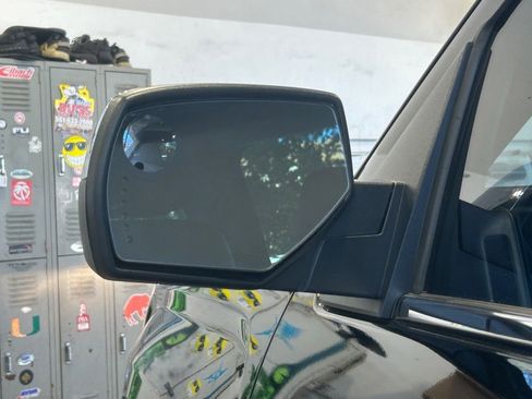 Used 2015 GMC Sierra 1500 SLT w/ SLT Crew Cab Value Package image 17