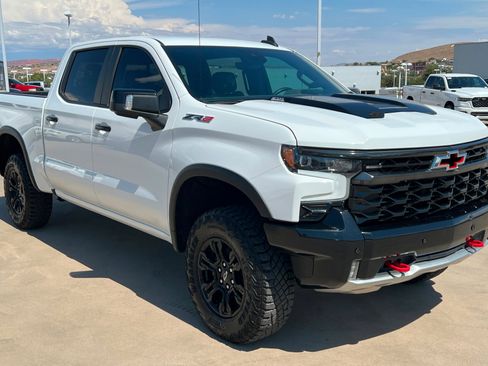 Used 2024 Chevrolet Silverado 1500 ZR2 w/ Technology Package AWD/4WD image 8