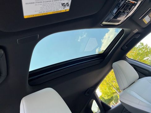 Used 2025 Lexus RX 350 Premium image 31