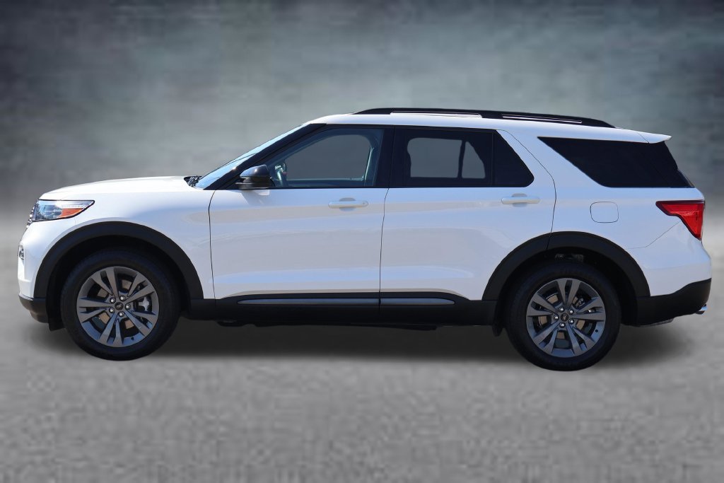 Used 2023 Ford Explorer XLT w/ Equipment Group 202A RWD image 4