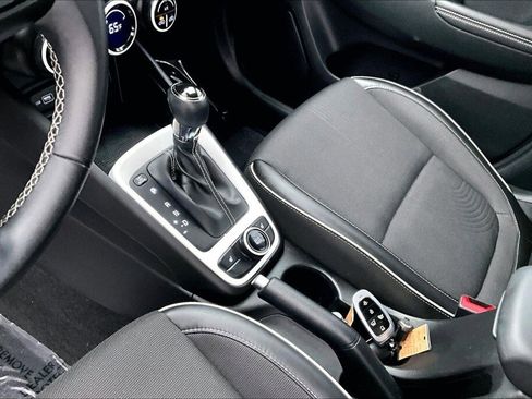 Certified 2022 Hyundai Venue Limited w/ Cargo Package image 10