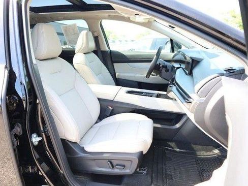 Certified 2025 Nissan Murano SL AWD/4WD image 28