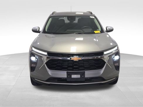 Used 2025 Chevrolet Trax LT w/ LT Convenience Package FWD image 19
