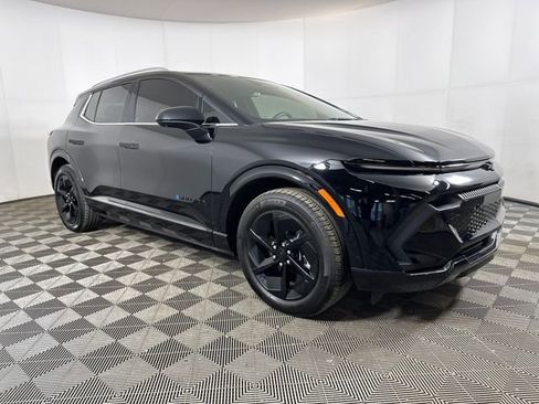 Used 2024 Chevrolet Equinox EV LT image 2