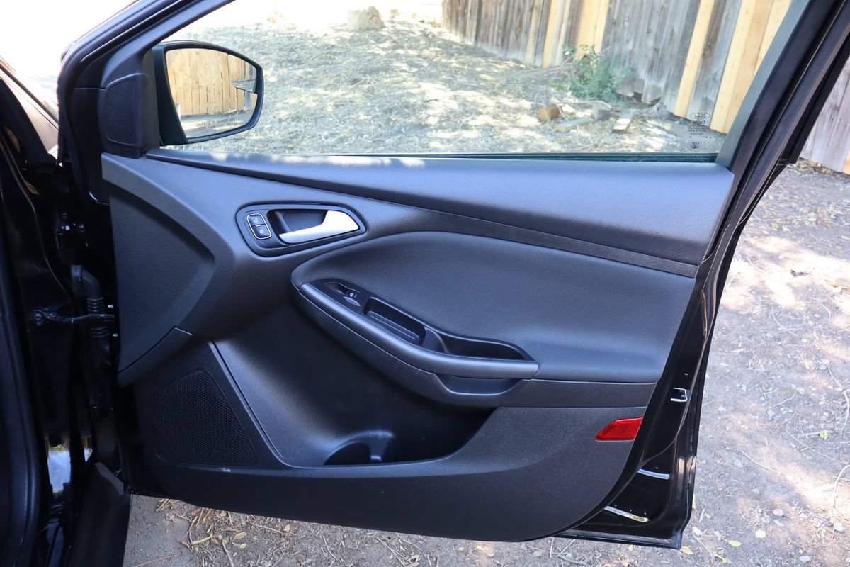 Used 2016 Ford Focus SE w/ Equipment Group 201A FWD image 26