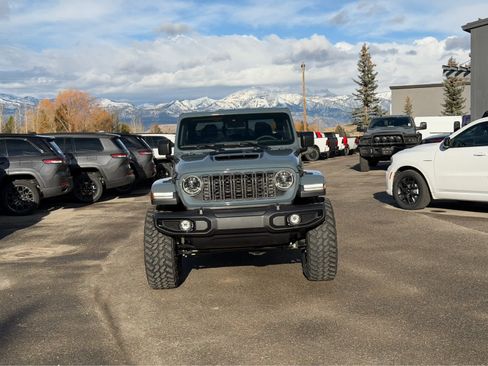 New 2025 Jeep Gladiator Sport image 16