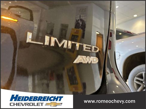 Used 2021 Chrysler Pacifica Limited w/ Uconnect Theater Family Group image 35