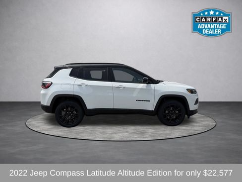 Used 2022 Jeep Compass Latitude w/ Sun and Sound Group AWD/4WD image 2