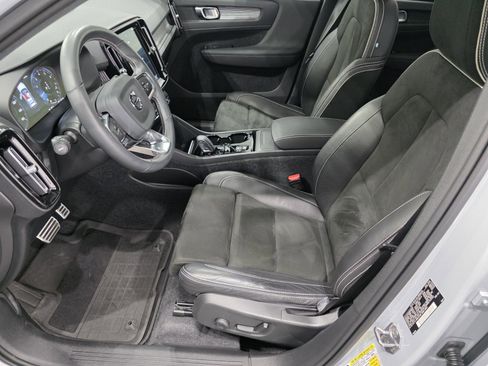 Used 2021 Volvo XC40 T5 R-Design w/ Protection Package Premier image 6