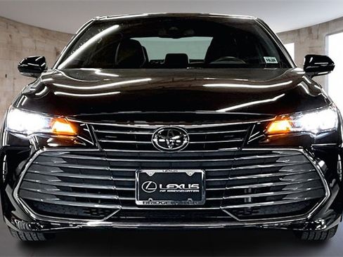 Used 2021 Toyota Avalon XLE w/ Moonroof Package image 2