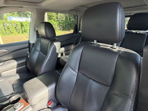 Used 2017 Nissan Pathfinder Platinum AWD/4WD image 18