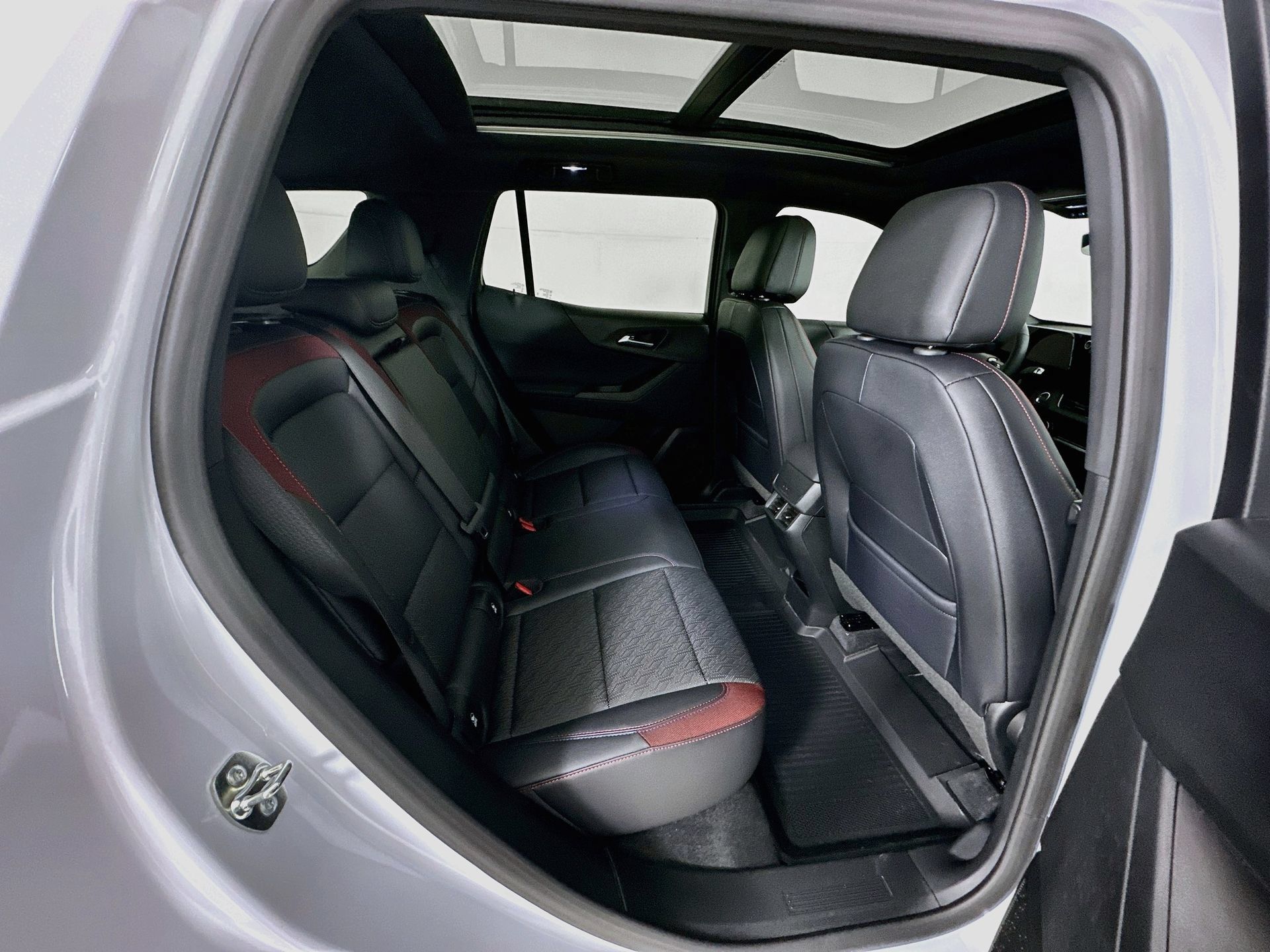 Used 2026 Chevrolet Equinox RS w/ Safety and Technology Package FWD image 29