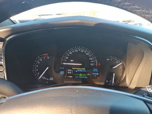 Used 2019 Cadillac XT5 FWD image 17