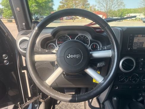 Used 2008 Jeep Wrangler Unlimited Sahara w/ Dual Top Group image 27