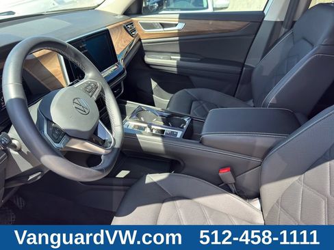 Used 2024 Volkswagen Atlas SE w/ Black Wheel Package FWD image 10