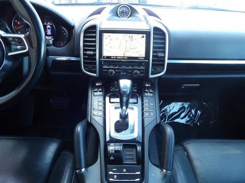 Used 2016 Porsche Cayenne image 22