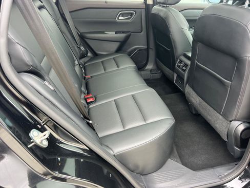 Used 2021 Nissan Rogue SV w/ Premium Package image 15