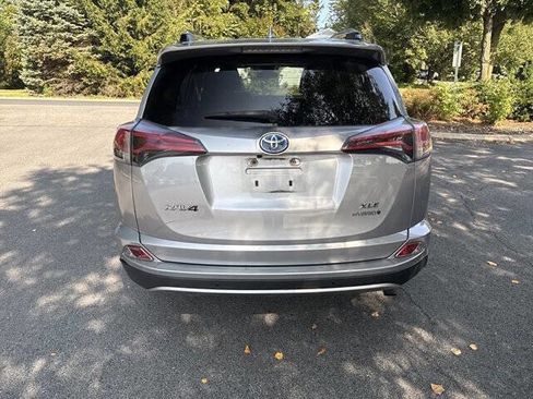 Used 2017 Toyota RAV4 XLE image 5