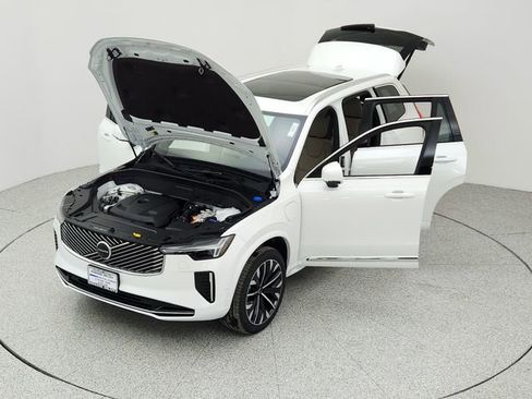 New 2026 Volvo XC90 T8 Plus image 17