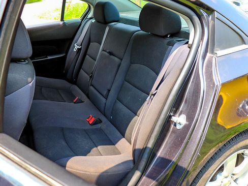 Used 2015 Chevrolet Cruze LT w/ Technology Package image 21