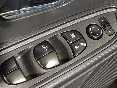 Used 2021 Nissan Versa SV image 27