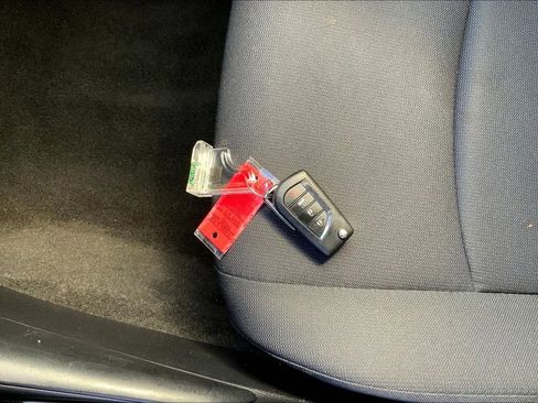 Used 2020 Toyota Corolla LE image 13