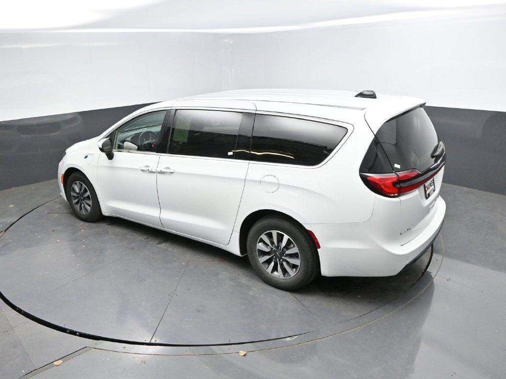 Used 2023 Chrysler Pacifica Touring-L FWD image 27