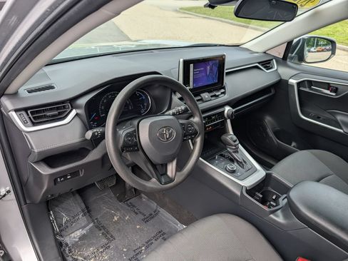 Used 2025 Toyota RAV4 XLE AWD/4WD image 18