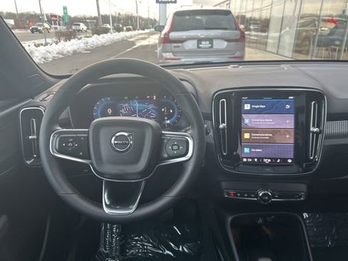 Certified 2025 Volvo XC40 B5 Plus AWD/4WD image 18