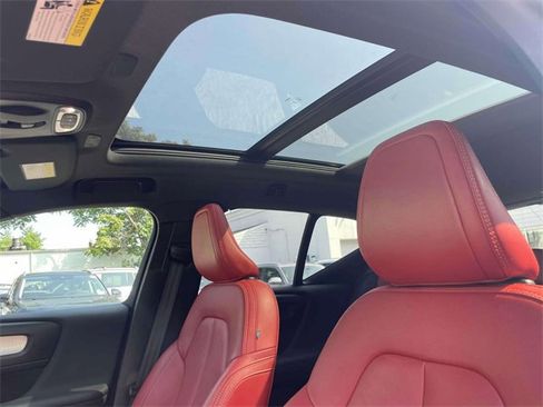 Used 2020 Volvo XC40 T5 Momentum w/ Protection Package Premier image 20