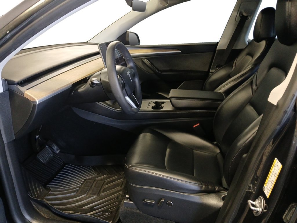 Used 2024 Tesla Model Y Long Range AWD/4WD image 19