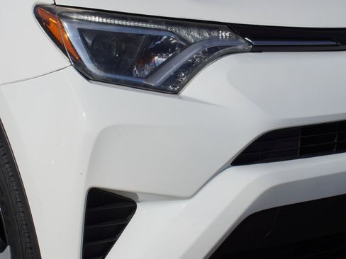 Used 2018 Toyota RAV4 LE image 3