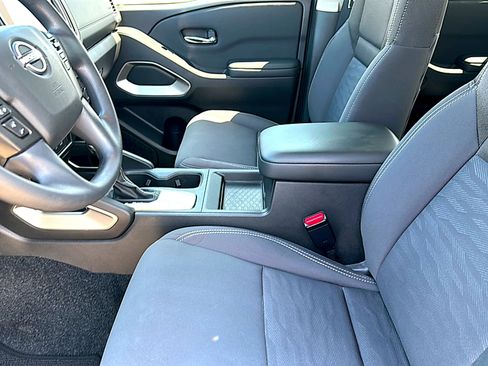 Used 2024 Nissan Frontier SV w/ Technology Package RWD image 13