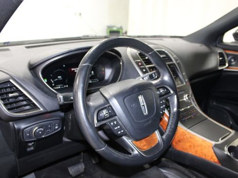 Used 2019 Lincoln Nautilus Reserve w/ Cargo Utility Package AWD/4WD image 16