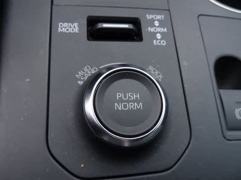 Used 2023 Toyota Highlander XSE image 16