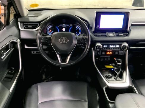 Used 2023 Toyota RAV4 XLE Premium image 6