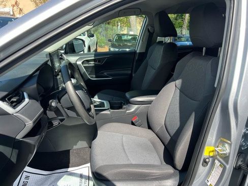 Used 2021 Toyota RAV4 XLE FWD image 7