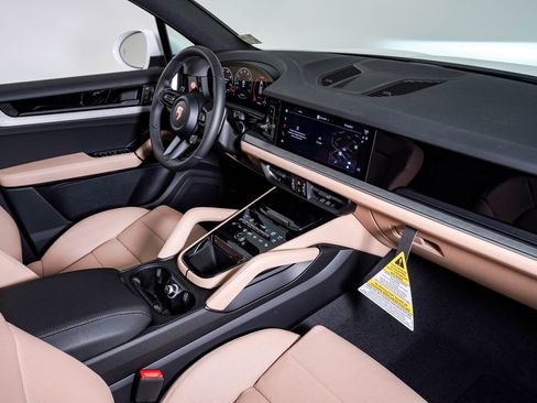 New 2026 Porsche Cayenne image 14