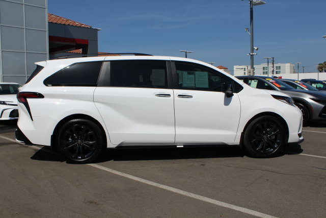 Certified 2026 Toyota Sienna XSE FWD image 17